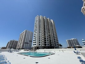 2987 S Atlantic Ave in Daytona Beach Shores, FL - Building Photo