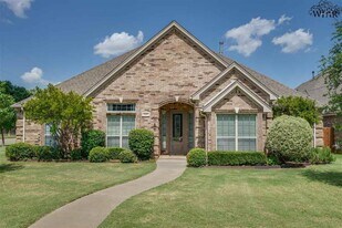 8 Maplewood Ct in Wichita Falls, TX - Building Photo