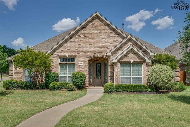 property at 8 Maplewood Ct