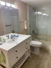 17500 N Bay Rd in Sunny Isles Beach, FL - Building Photo - Building Photo