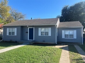 3248 S Llewellyn Ave in Dallas, TX - Building Photo - Building Photo