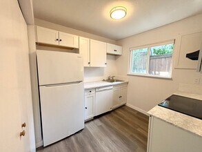 1942-1944-1944 SW Nebraska St in Portland, OR - Building Photo - Building Photo