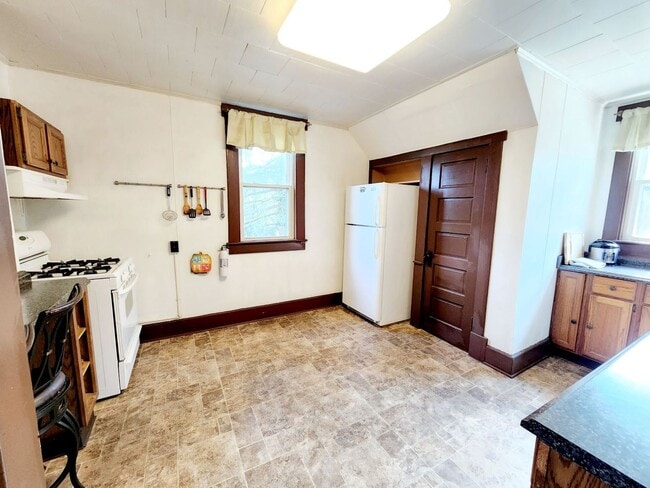 21 Marion St in Morgantown, WV - Building Photo - Building Photo