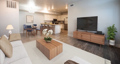 Hills at Renaissance in Woods Cross, UT - Building Photo - Building Photo