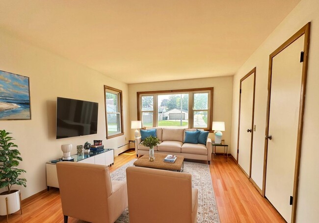 1508 Walnut St, Unit Lower in South Milwaukee, WI - Building Photo - Building Photo