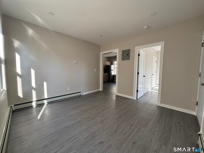 82 Waldorf Ave in Bridgeport, CT - Building Photo - Building Photo