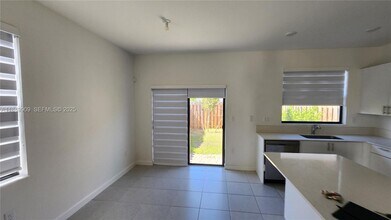 12897 SW 234th St in Homestead, FL - Foto de edificio - Building Photo