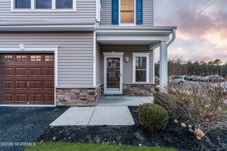 52 Rockingham Way in Manchester Township, NJ - Building Photo - Building Photo