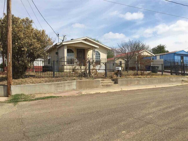 property at 602 Mier St