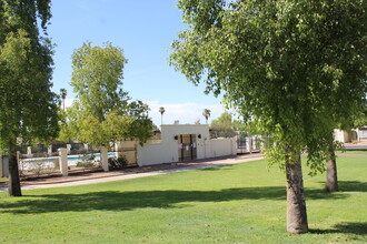 2327 W Carson Dr in Tempe, AZ - Foto de edificio - Building Photo