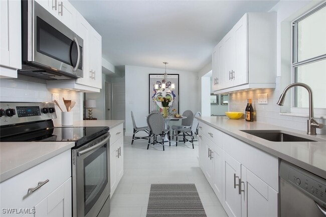 property at 2048 Harbor Ln