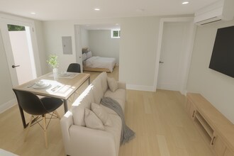 142 Young St in Ottawa, ON - Building Photo - Building Photo