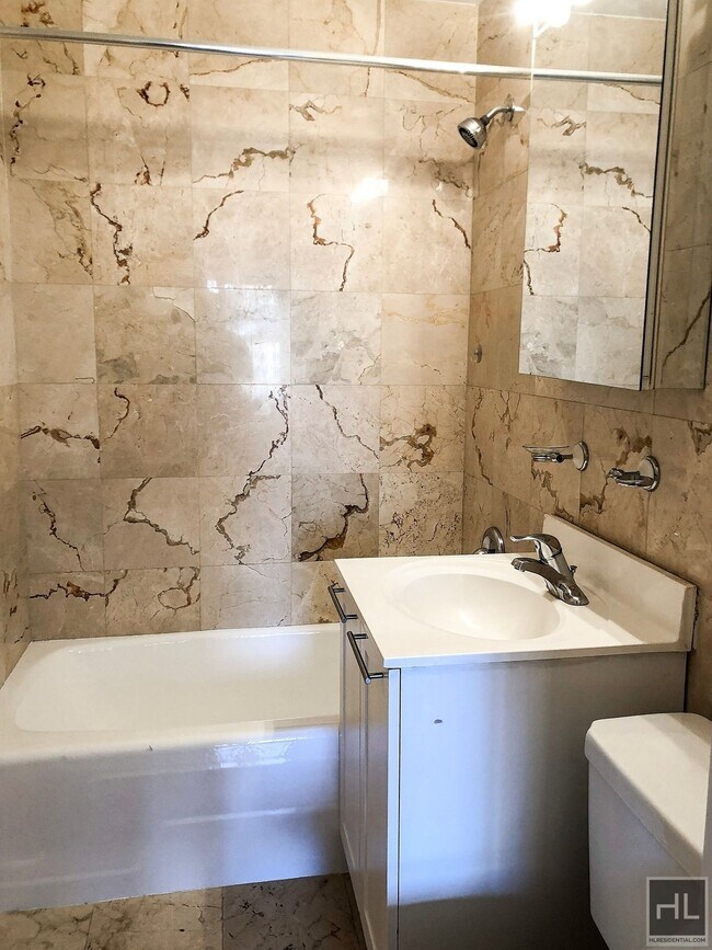 Fourth Avenue in New York, NY - Foto de edificio - Building Photo