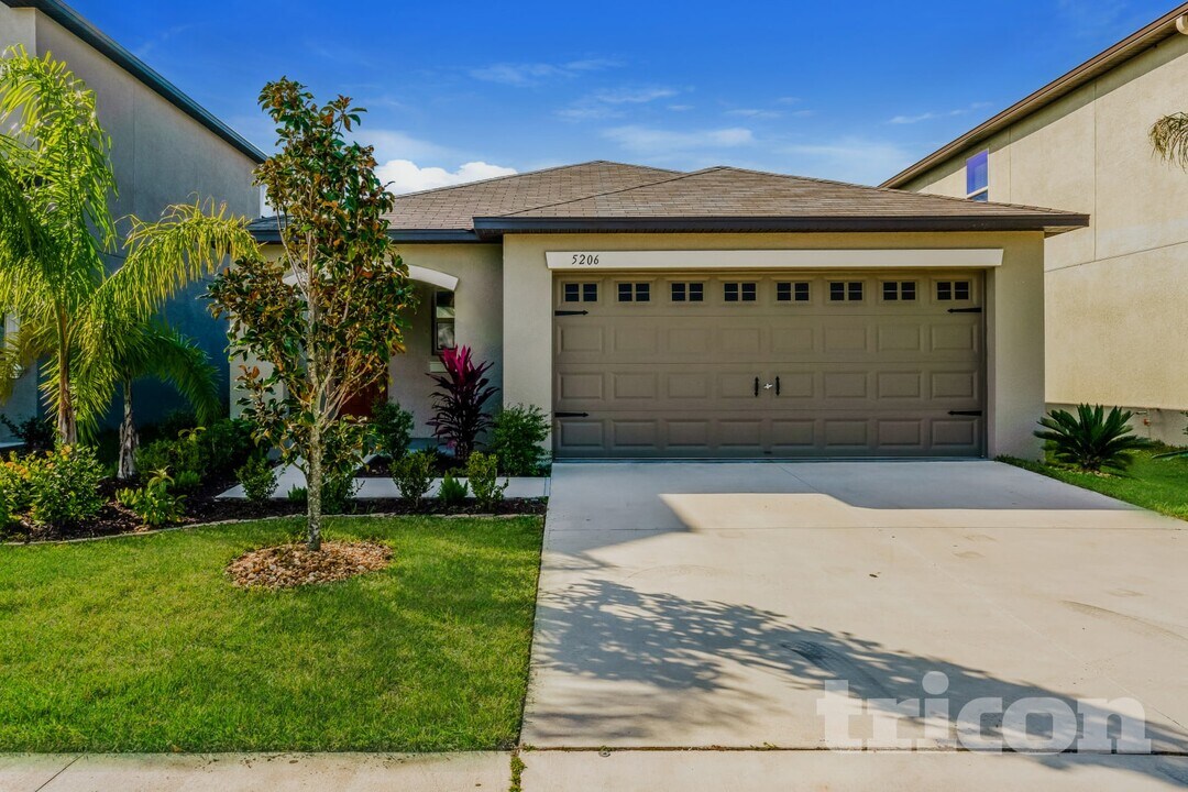 5206 White Chicory Dr in Ruskin, FL - Foto de edificio