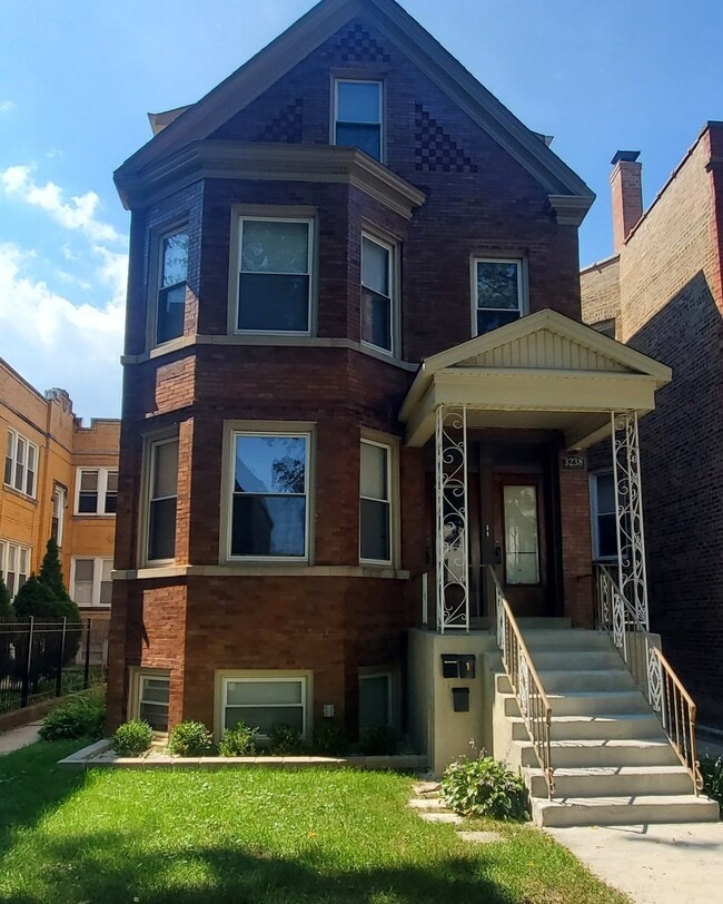 property at 3238 N Hamlin Ave