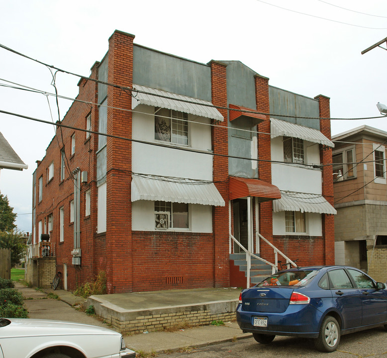 702 Thompson St in Charleston, WV - Building Photo