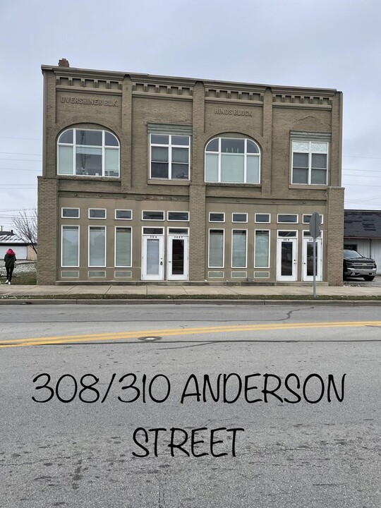 310 S Anderson St in Elwood, IN - Foto de edificio