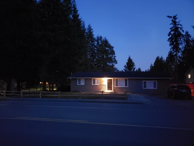 4832 Cemetery Rd, Unit House in Arlington, WA - Foto de edificio - Building Photo