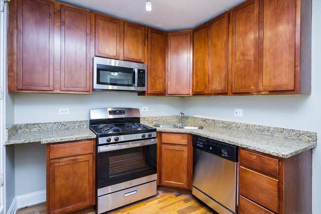 1638 W Greenleaf Ave in Chicago, IL - Building Photo - Building Photo