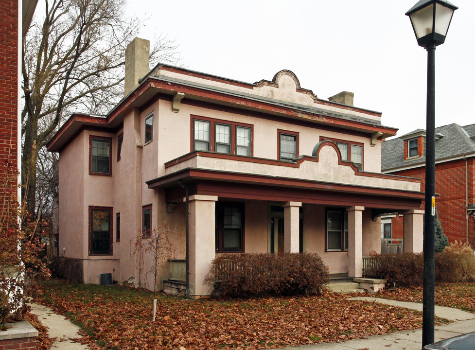 910 W Berry St in Fort Wayne, IN - Foto de edificio