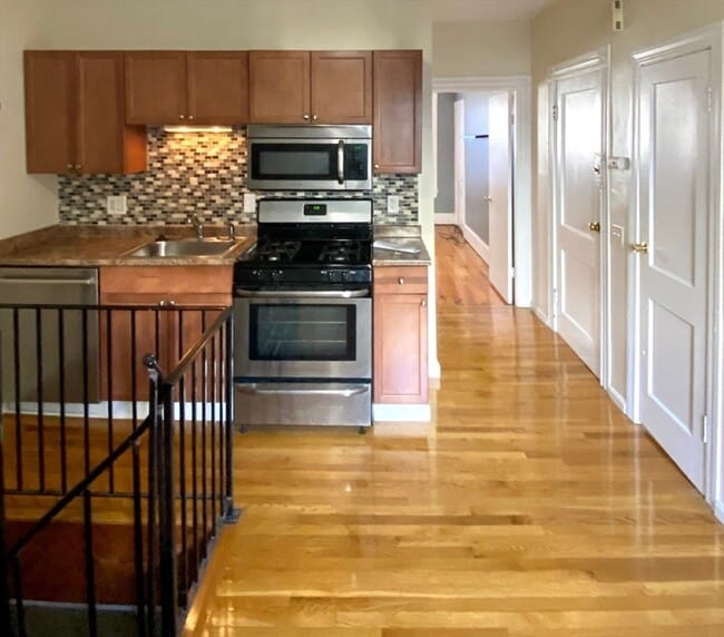 284 Chelsea St, Unit 1