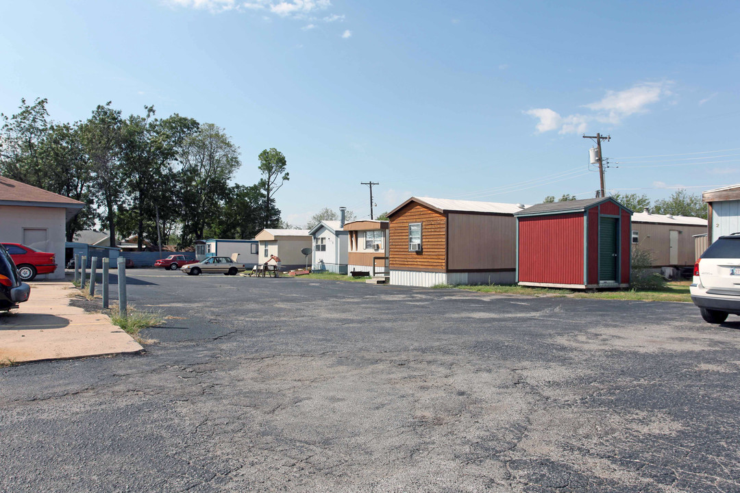 Redcap Mobile Home Park in Oklahoma City, OK - Foto de edificio