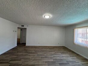 2120 E California Ave in Bakersfield, CA - Building Photo - Building Photo