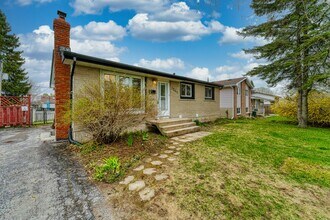 1344 Waverley Crescent in Kingston, ON - Building Photo - Building Photo