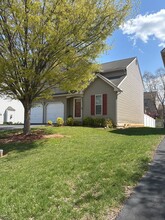 720 Strayer Dr in Windsor, PA - Building Photo - Building Photo