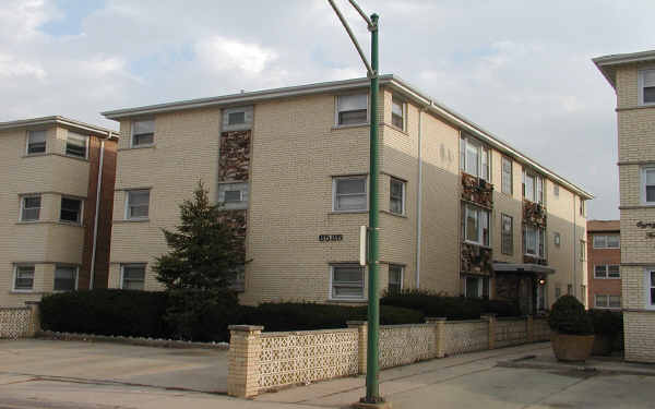 8525 W Catalpa Ave in Chicago, IL - Building Photo