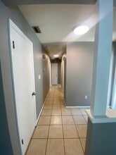 950 Village Dr in Brooksville, FL - Foto de edificio - Building Photo