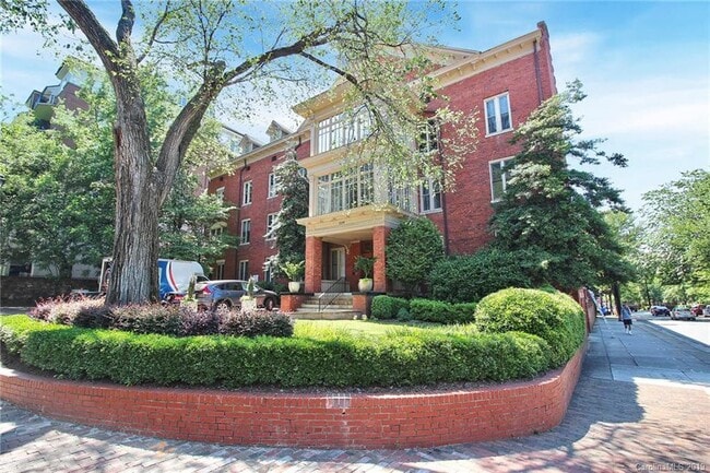 property at 229 N Poplar St