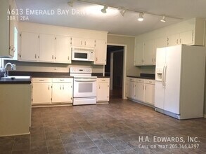 4613 Emerald Bay Dr in Northport, AL - Building Photo - Building Photo
