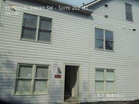 107 Royal St SW in Leesburg, VA - Building Photo