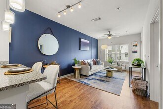131 Ponce De Leon Ave NE, Unit 121 in Atlanta, GA - Foto de edificio - Building Photo