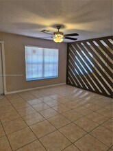 2321 SW 43rd Way in Fort Lauderdale, FL - Foto de edificio - Building Photo