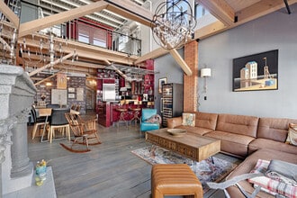 1066 Hamilton St in Vancouver, BC - Building Photo - Building Photo