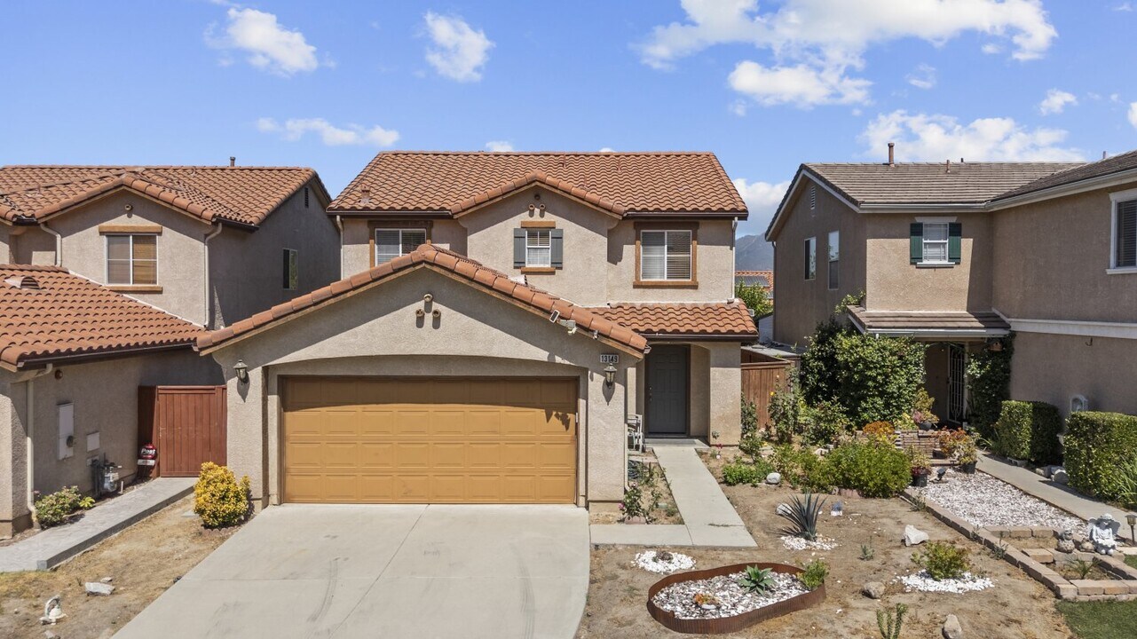 13149 Alta Vista Way in Sylmar, CA - Building Photo