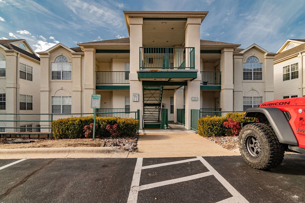 351 Wildwood Dr S in Branson, MO - Building Photo
