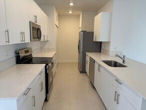 4957 Peacock Wy in Dania Beach, FL - Building Photo - Building Photo