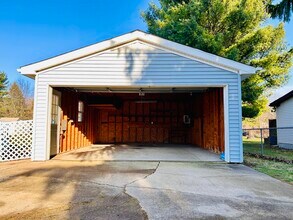 5401 Kay Dr in Jackson, MI - Building Photo - Building Photo