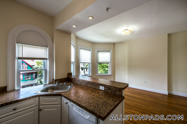 53 Ashford St in Boston, MA - Building Photo - Building Photo