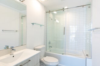 Panorama Tower in Van Nuys, CA - Foto de edificio - Interior Photo