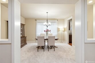 10719 Elliston Way NE in Redmond, WA - Building Photo - Building Photo