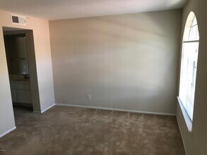 684 Sutton Crest Trail in Oak Park, CA - Building Photo - Building Photo