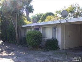327 Decker St in Santa Rosa, CA - Foto de edificio - Building Photo