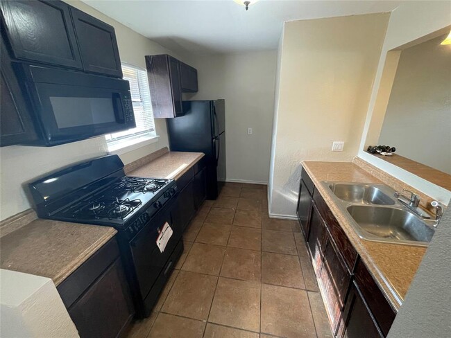 6253 Manor Rd in Austin, TX - Building Photo - Building Photo