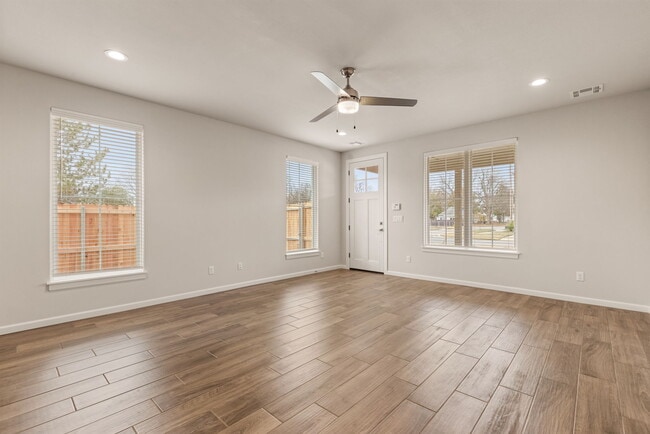 321 W Commercial St in Broken Arrow, OK - Building Photo - Building Photo