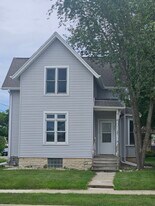 421 N Greenfield Ave, Unit 1003 Pearl Street in Waukesha, WI - Building Photo
