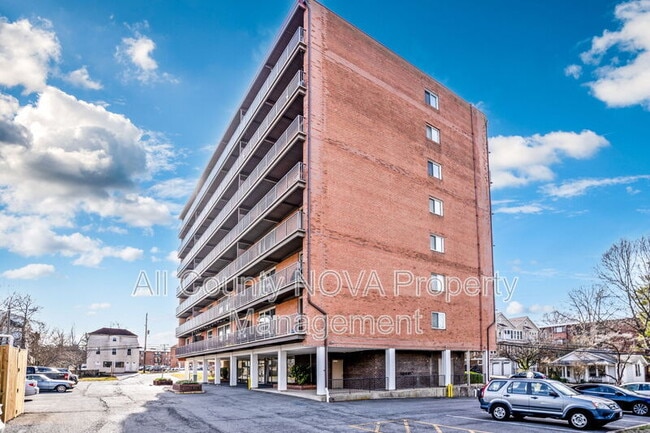 4343 Cherry Hill Rd in Arlington, VA - Building Photo - Building Photo